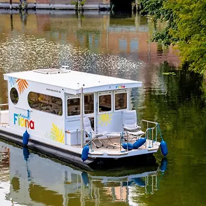 Hausboot Fiona Im Yachthafen Berlin-schmoeckwitz Auf Der Spree Und Dem Mueggelsee Von Anfang April Bis Ende Oktober Botel